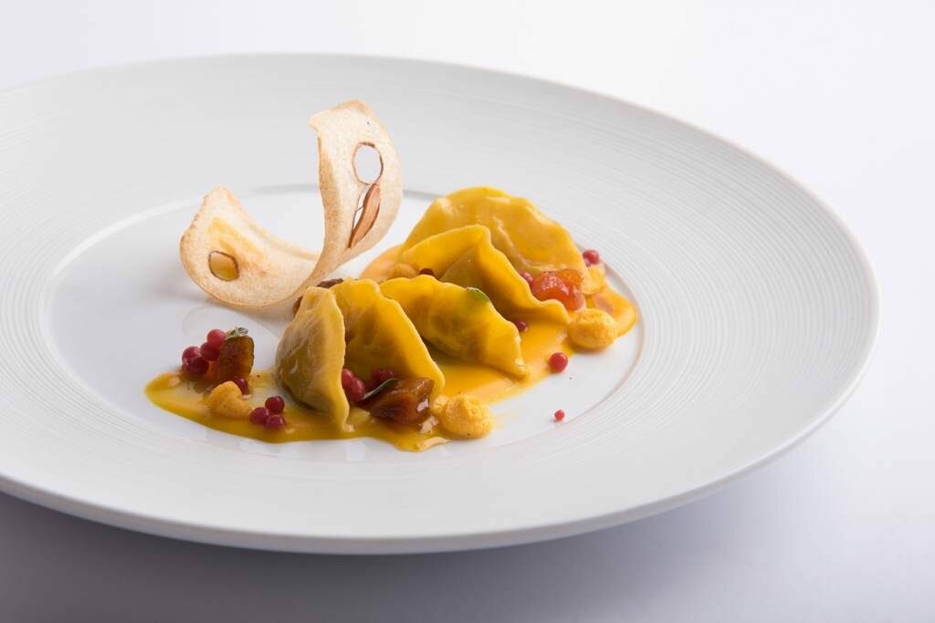 Ravioli di stoccafisso, zucca, caviale di lampone - chef Renato Rizzardi - foto Martina Zilio