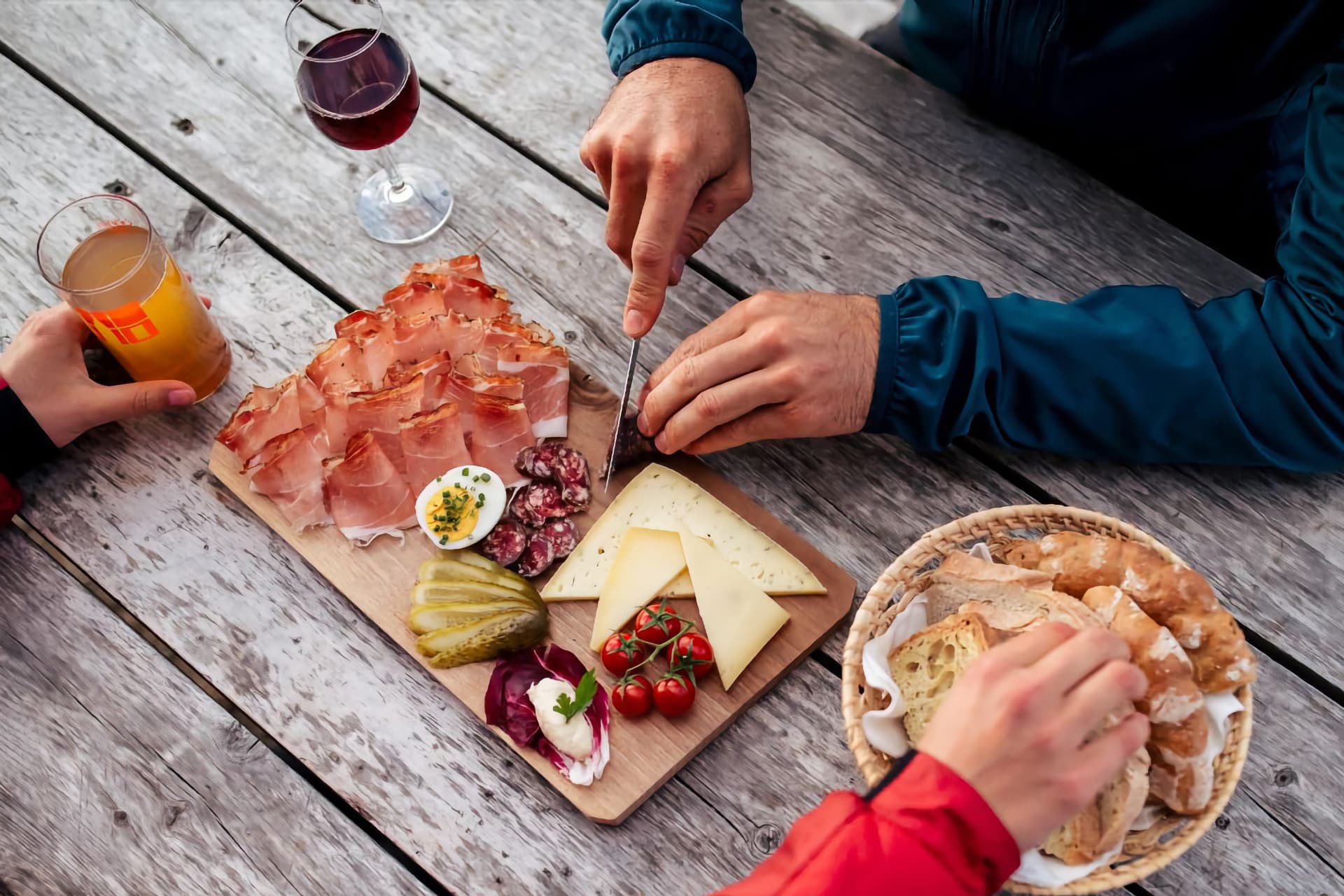 Merenda con prodotti tipici