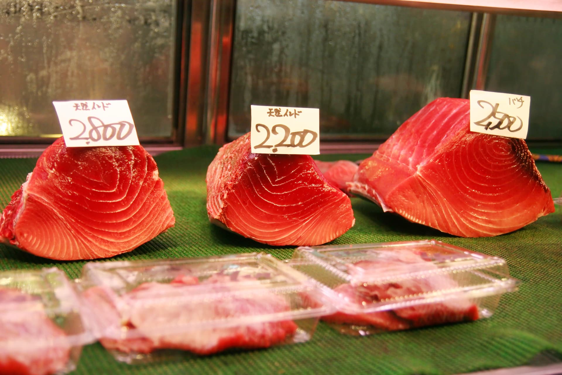Tonno in un mercato giapponese