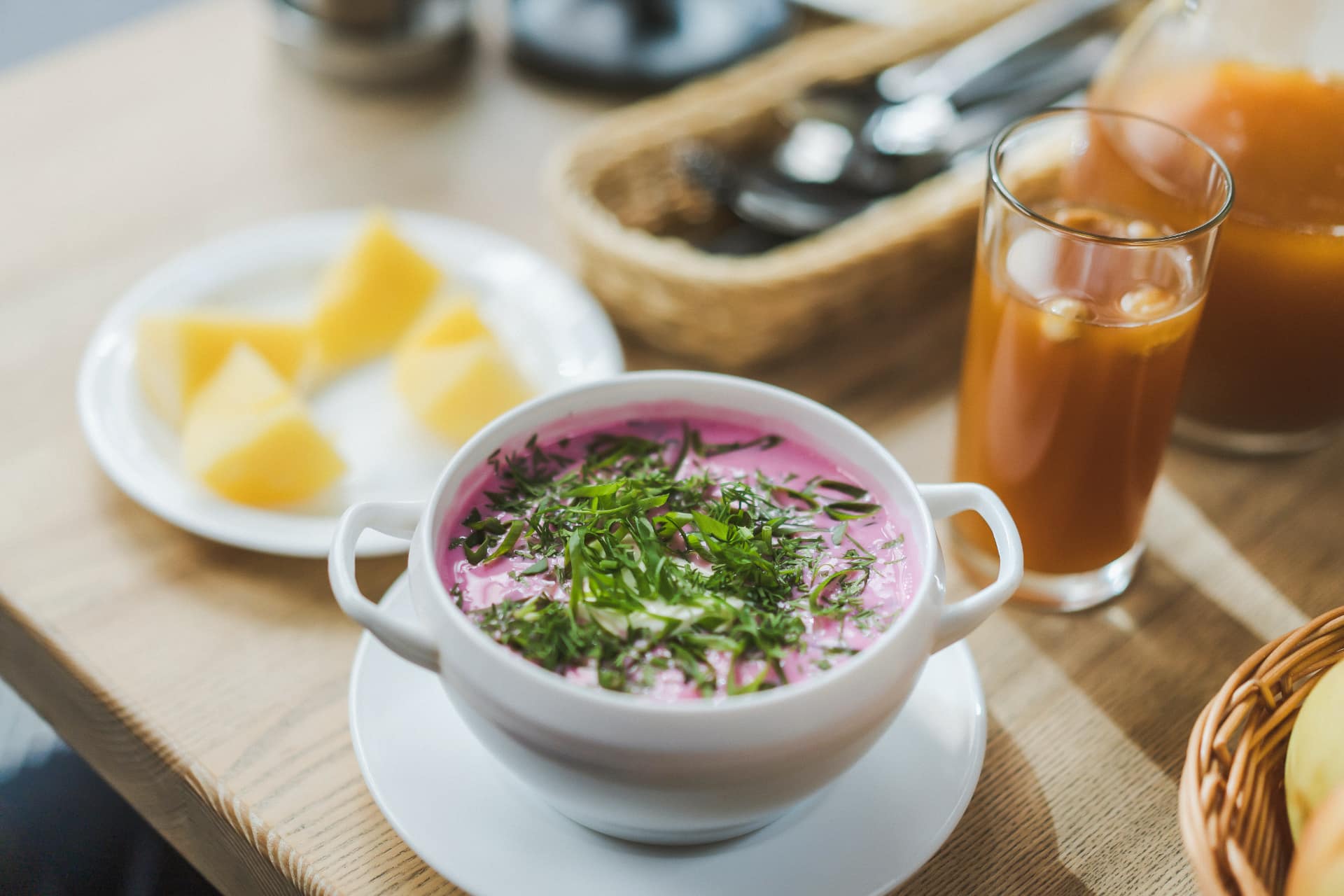 La šaltibarščiai, zuppa fredda di barbabietola - foto Simas Bernotas