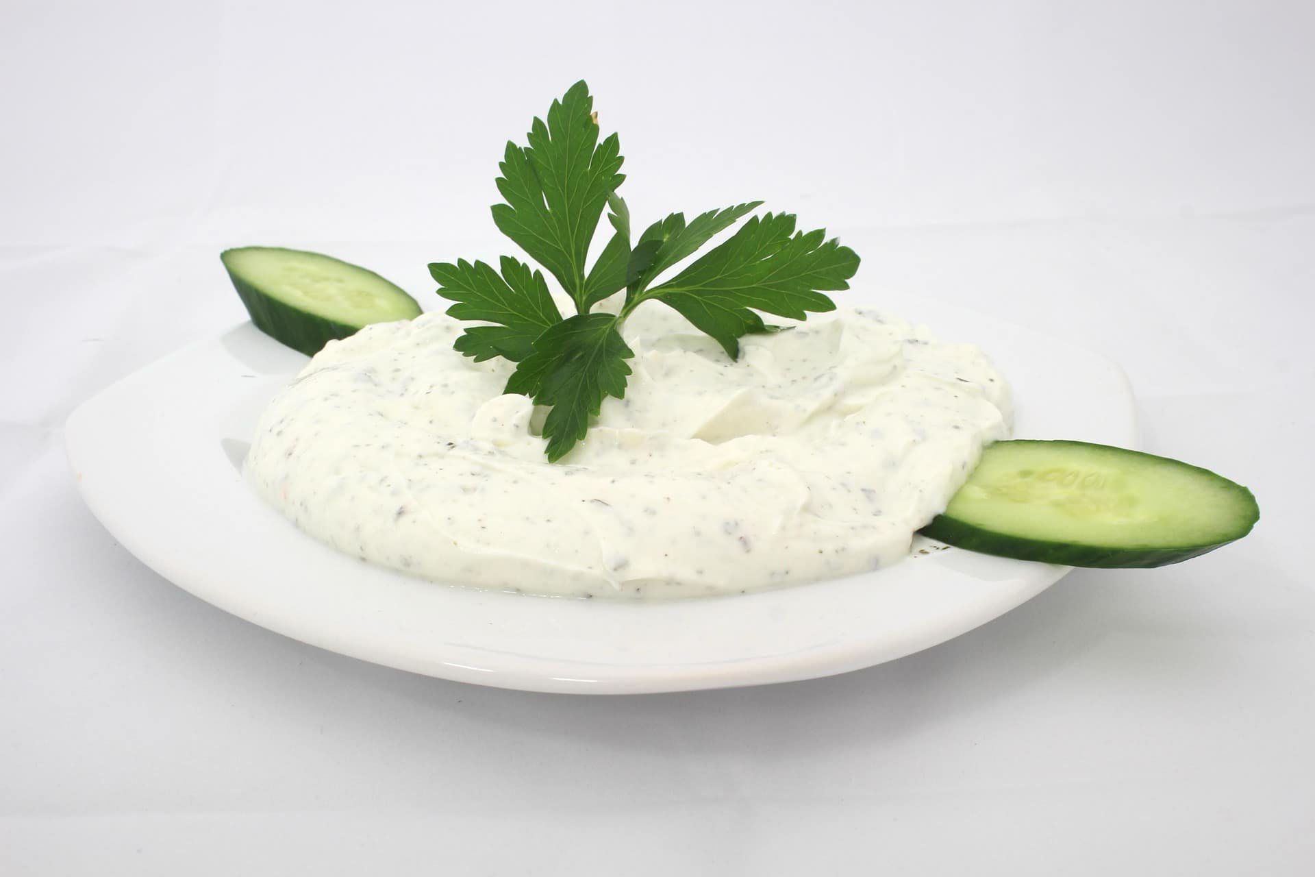 Lo yogurt è molto versatile e può diventare un piatto salato come il Tzatziki