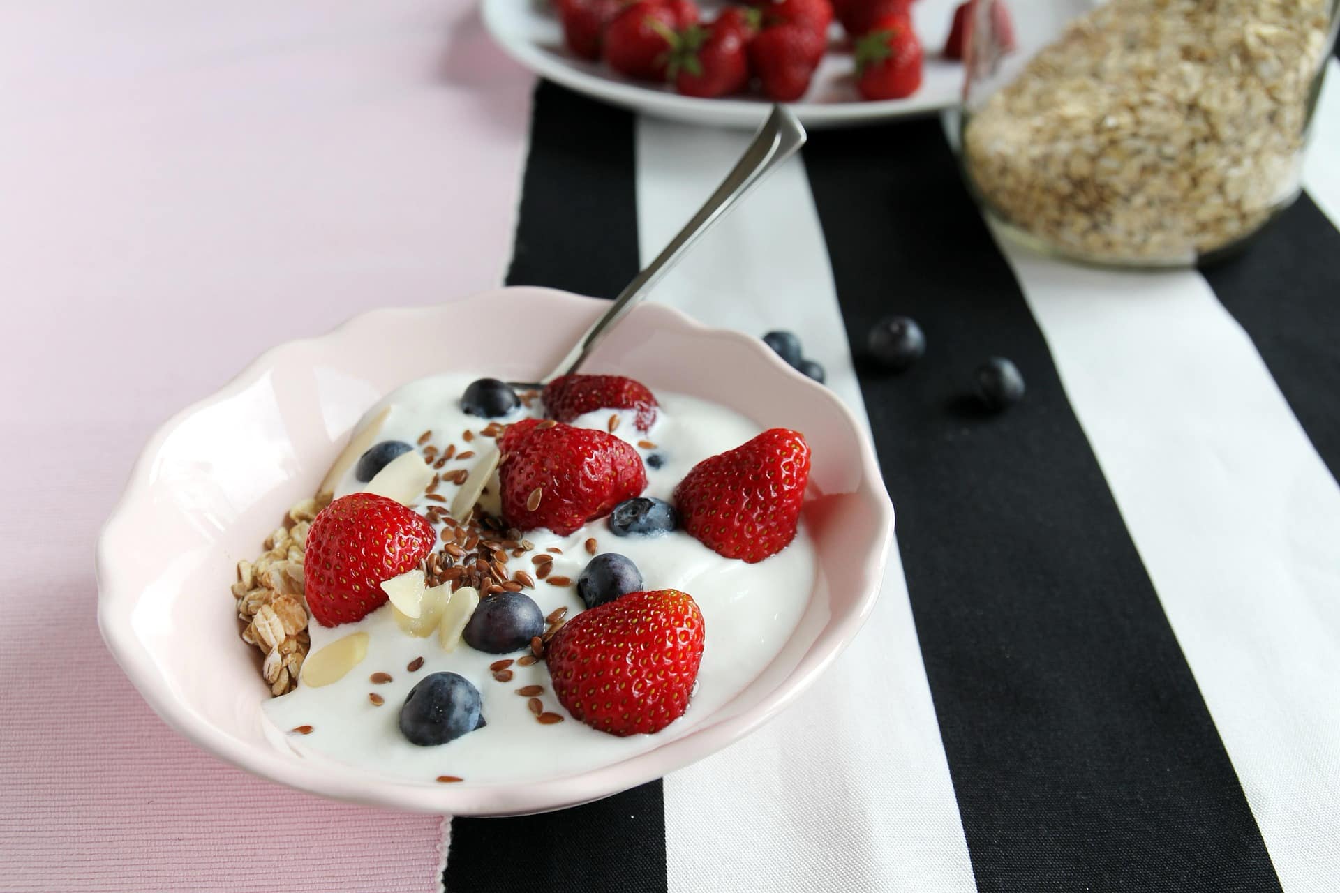 Lo yogurt a colazione aiuta a stare meglio