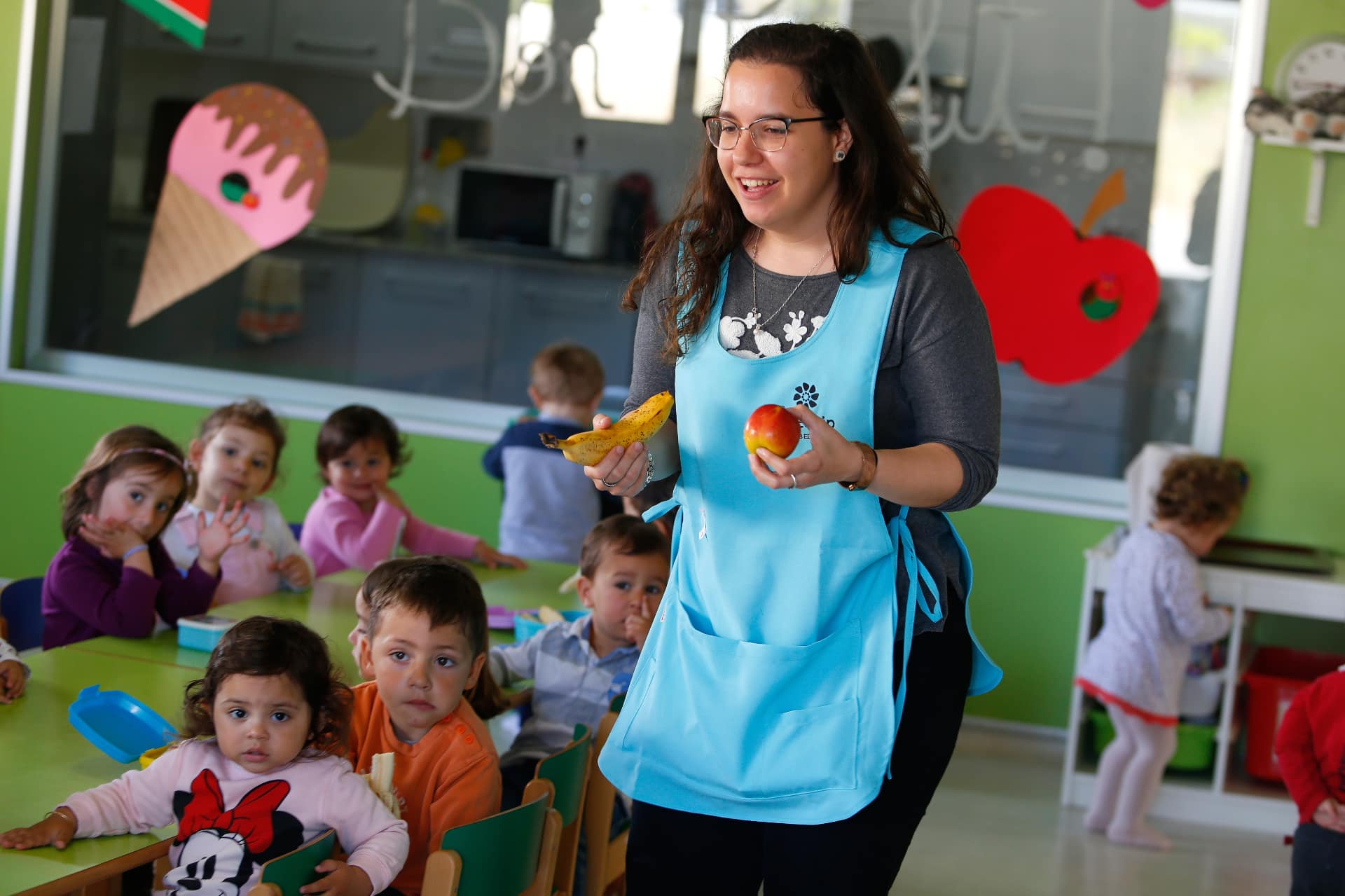 Lezione di educazione alimentare all'asilo