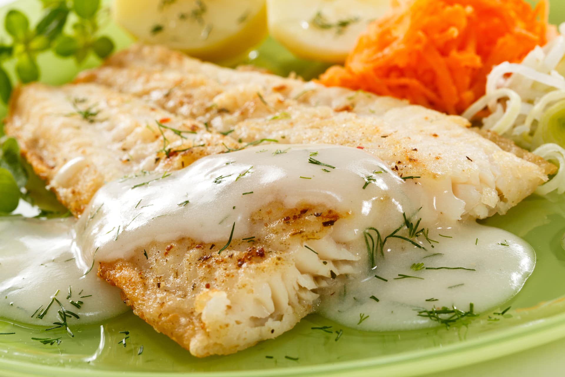 Piatto di pesce con verdure 